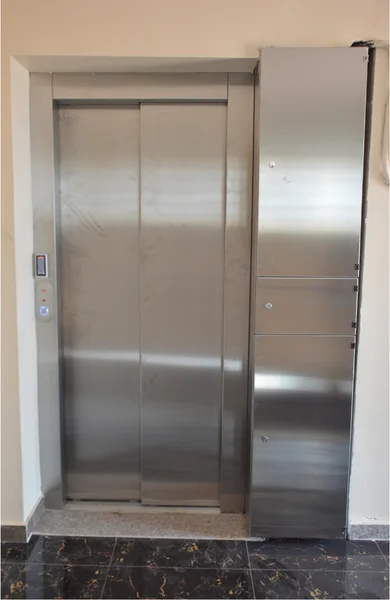 Réalisation et installation de cabine d'ascenseur sur mesure par Kami Elevator à Oran Algérie