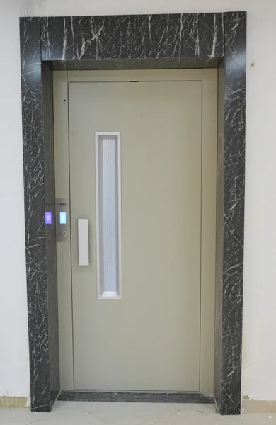 Réalisation et installation de cabine d'ascenseur sur mesure par Kami Elevator à Oran Algérie