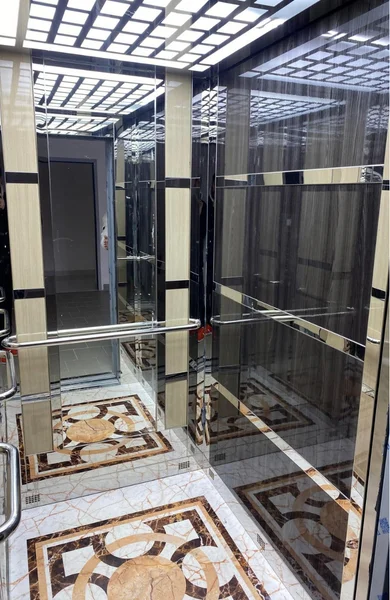 Réalisation et installation de cabine d'ascenseur sur mesure par Kami Elevator à Oran Algérie