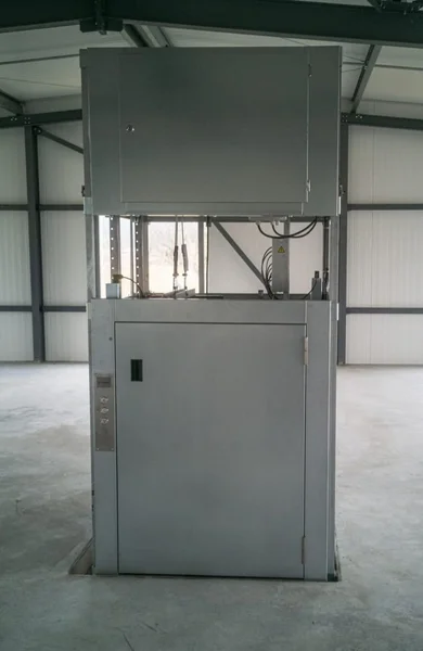 Réalisation et installation de cabine d'ascenseur sur mesure par Kami Elevator à Oran Algérie